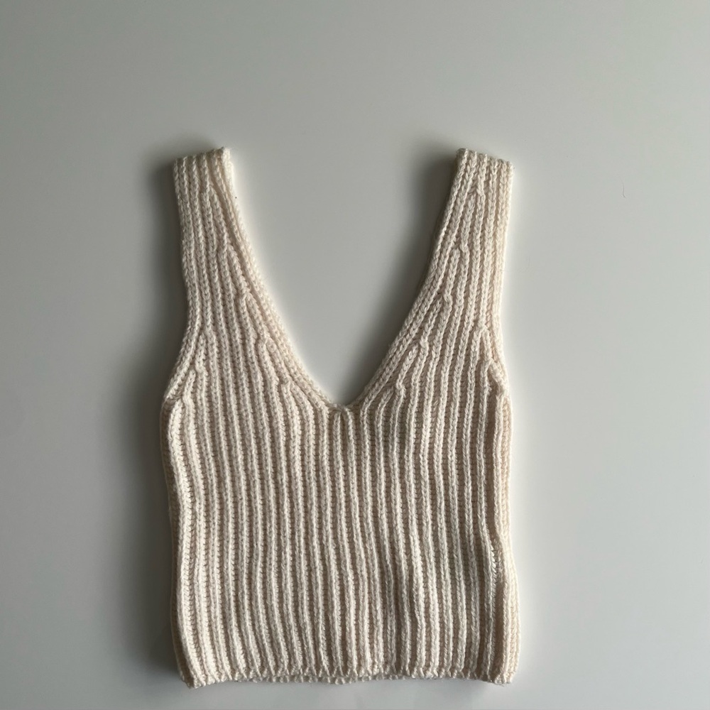 Knit V-Neck Crop Tank Top - Cream